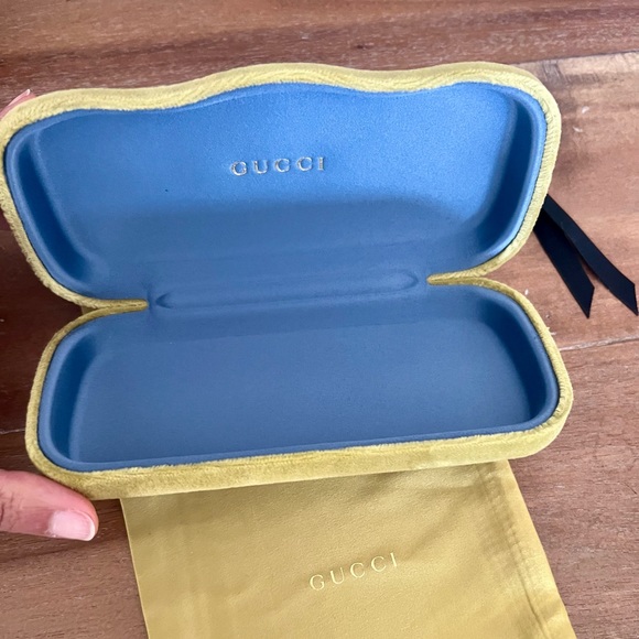 GUCCI SUNGLASS CASE - Picture 2 of 4